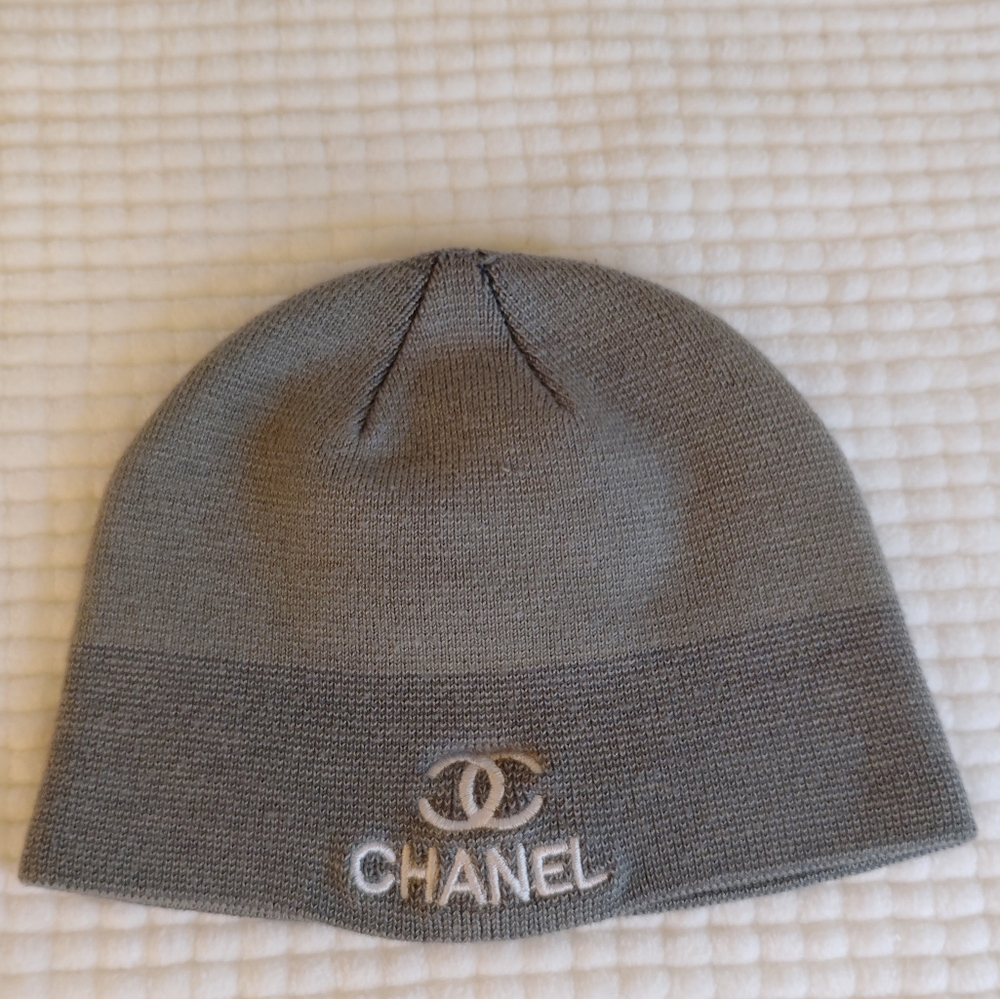 OFFERS ACCEPTED**CHANEL Elegant Gray Knit Hat